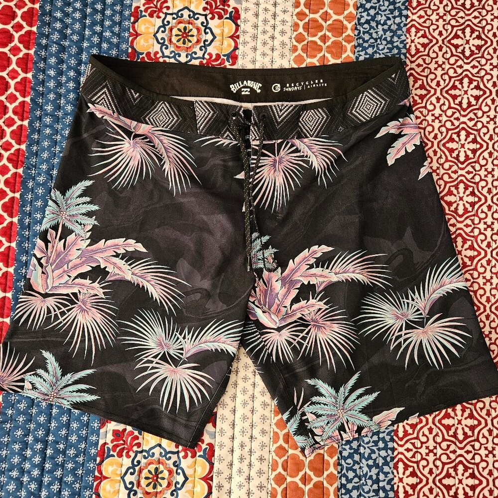 Billabong Recycler Sunday Airlite Men's Swim Shorts Size 34 Black/Pink Hawaiian